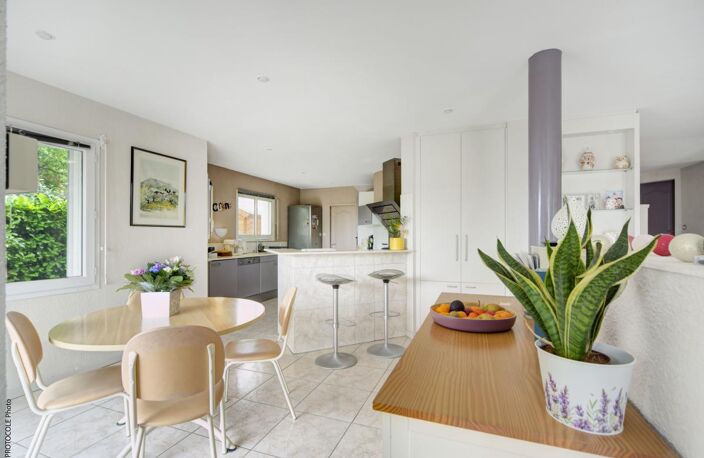 L'UNION - Villa d’architecte T6 au calme absolu – Pièce de vie déplafonnée de 75 m², terrain piscinable et dépendances — photo 3
