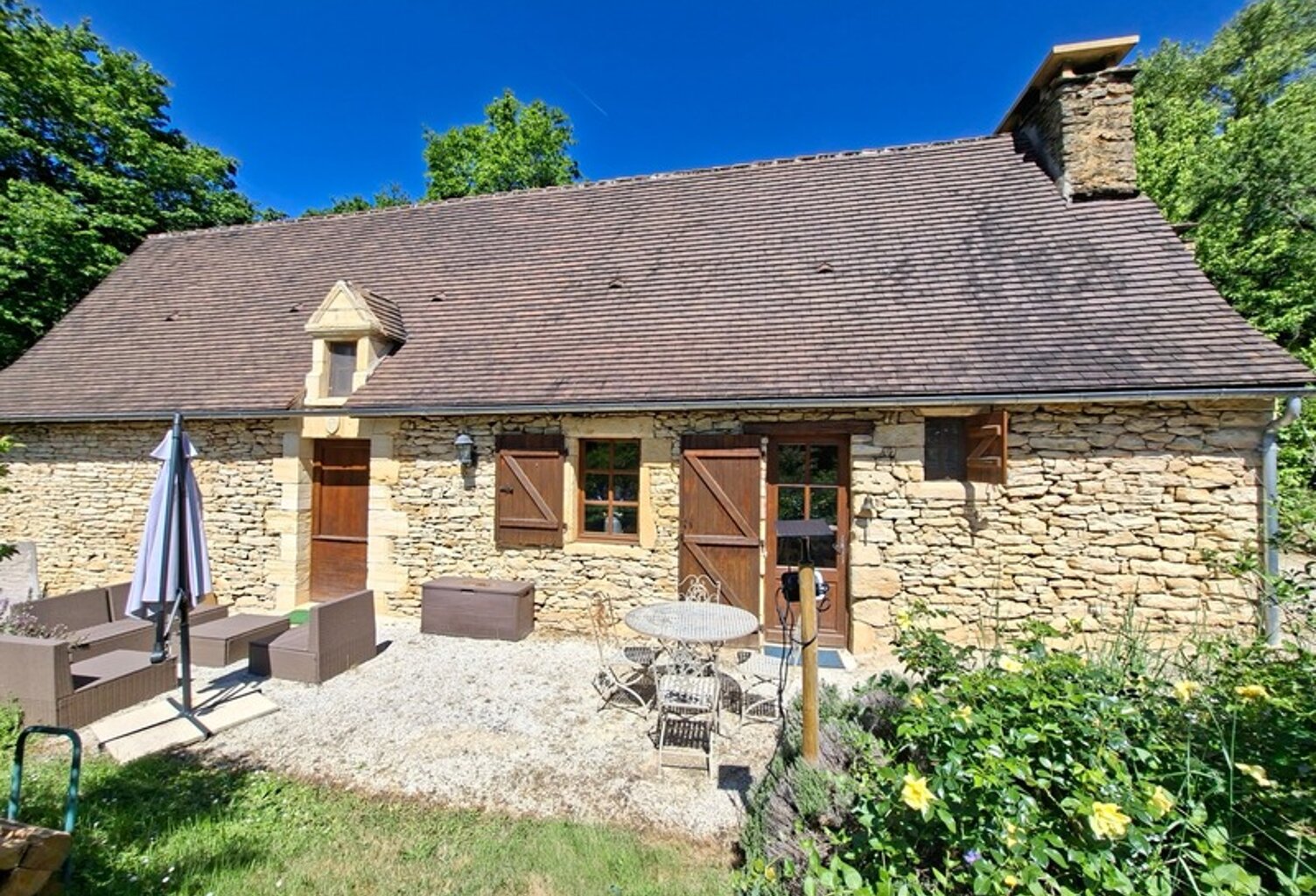 Propriété avec deux maisons en pierre sur plus de 9 hectares aux portes de Sarlat – Périgord Noir — photo 1