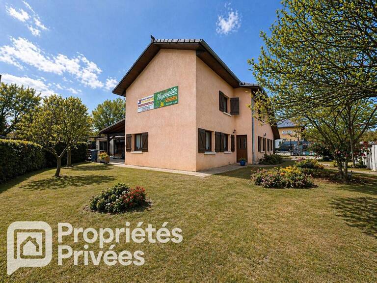 Gex - Entrepôt, Garages et Maison + stockage dans zone commerciale — photo 1