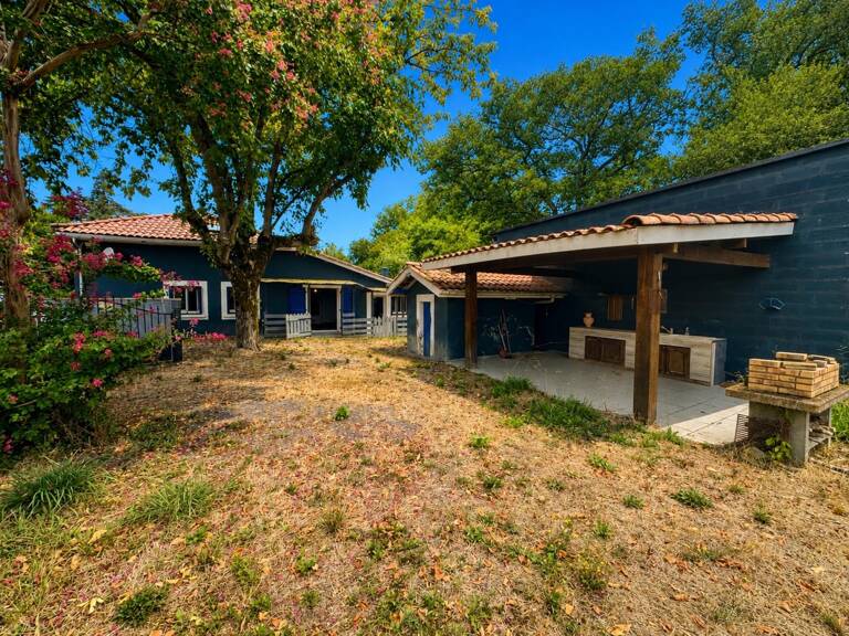 Charmante maison familiale de 83m² sur un terrain de 1563m² avec dépendances. — photo 1
