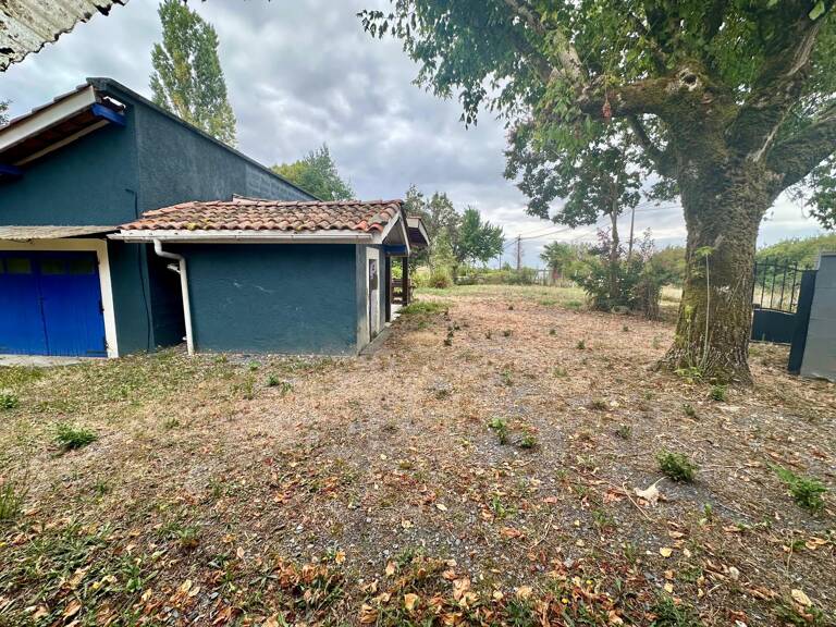 Charmante maison familiale de 83m² sur un terrain de 1563m² avec dépendances. — photo 1