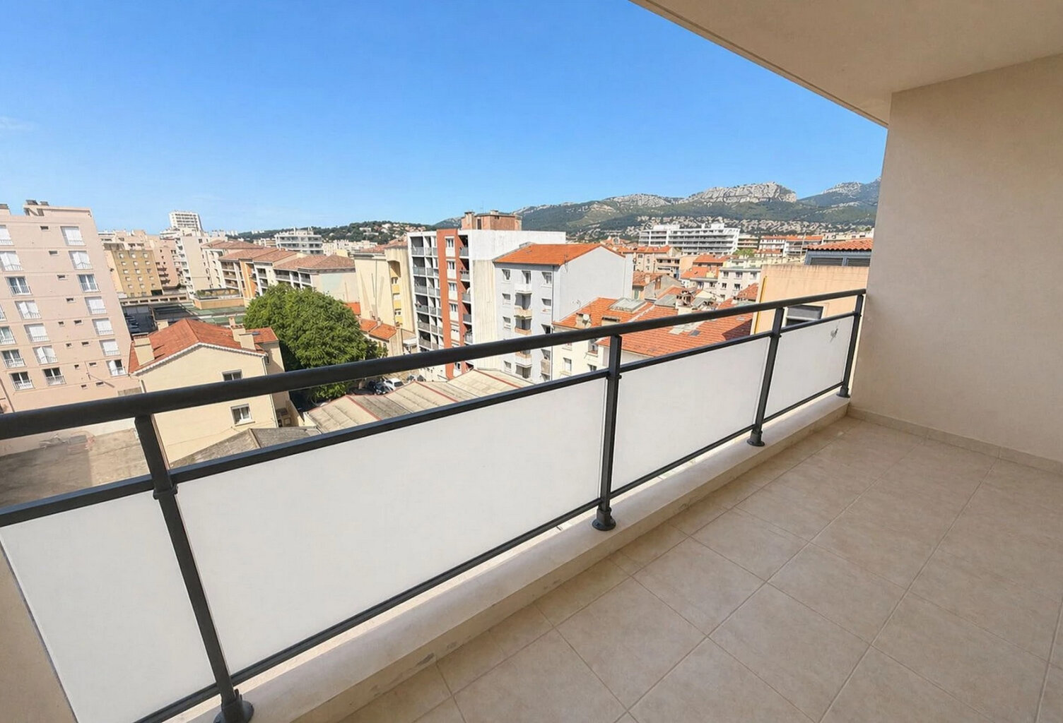 T2 41m2 en dernier étage, ascenseur, terrasse, parking - Pon — photo 1