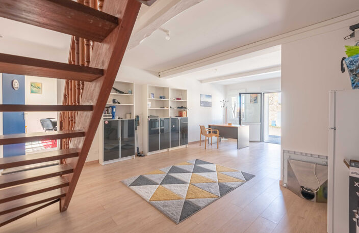 BUREAUX A VENDRE - 146 m2 - DANS UNE AILE DE CHATEAU — photo 3