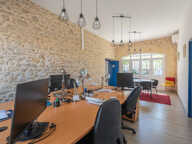 BUREAUX A VENDRE - 146 m2 - DANS UNE AILE DE CHATEAU — photo 4