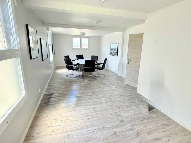 EXCULISIVITE Vulbens zone artisanale, 125 m² de bureaux avec par — photo 1