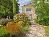 Gordes, belle propriété en pierres avec dépendance, offrant des — photo 3