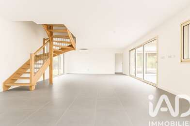 Maison 5 pièces 370700 €