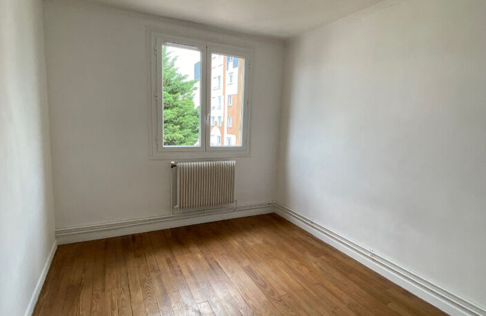 APPARTEMENT -  F2 avec BALCON et PARKING — photo 4