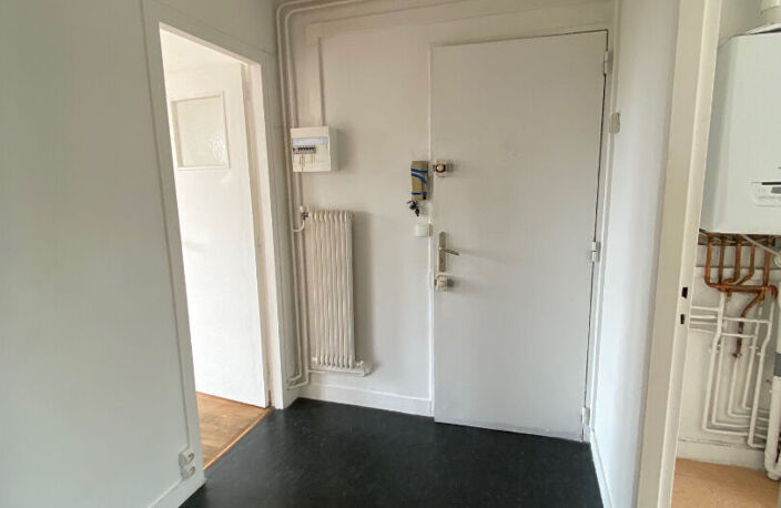 APPARTEMENT -  F2 avec BALCON et PARKING — photo 5