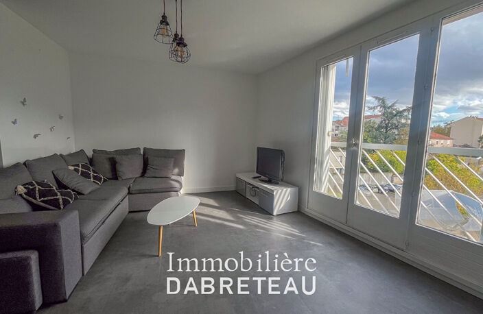 Ideal jeune couple avec enfant- LYON 8 — photo 2