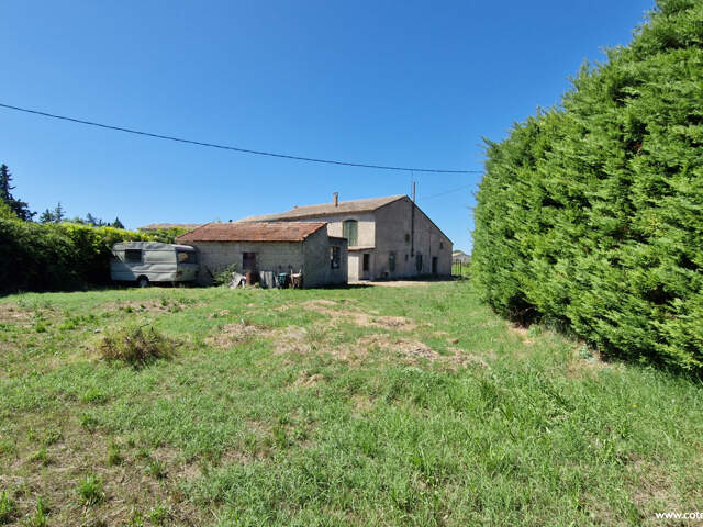 Mas mitoyen a rénover Cheval Blanc 219 m2 — photo du bien