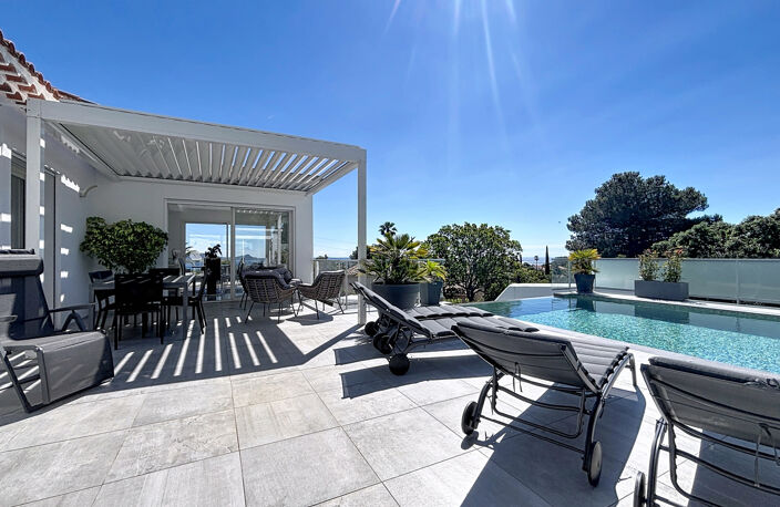 VENTE EN EXCLUSIVITE - SAINT AYGULF - Villa de 197 m2 avec piscine et vue mer — photo 2