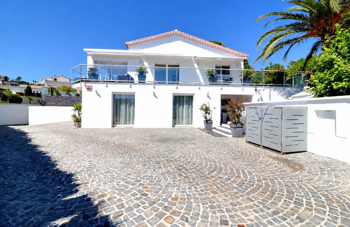VENTE EN EXCLUSIVITE - SAINT AYGULF - Villa de 197 m2 avec piscine et vue mer — photo 3
