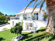 VENTE EN EXCLUSIVITE - SAINT AYGULF - Villa de 197 m2 avec piscine et vue mer — photo 4
