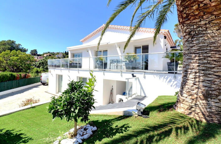VENTE EN EXCLUSIVITE - SAINT AYGULF - Villa de 197 m2 avec piscine et vue mer — photo 4
