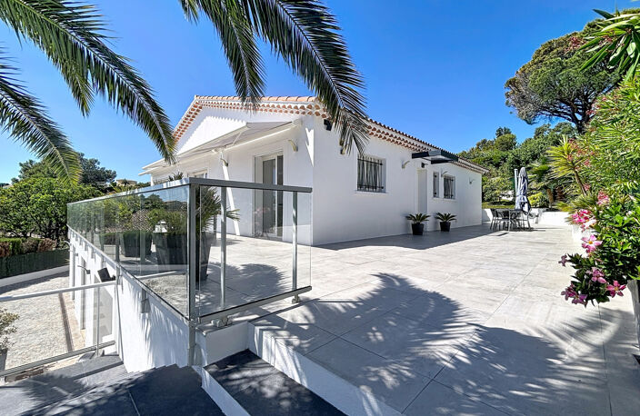 VENTE EN EXCLUSIVITE - SAINT AYGULF - Villa de 197 m2 avec piscine et vue mer — photo 5