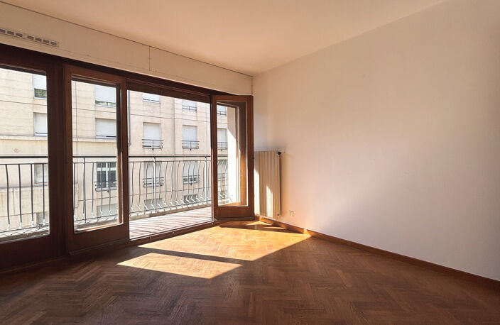 Marseille 7ème - T4 avec balcons en étage élevé avec ascenseur — photo 3