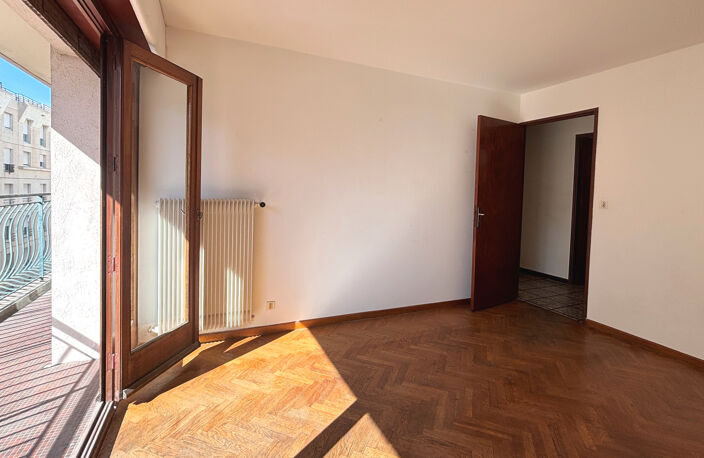 Marseille 7ème - T4 avec balcons en étage élevé avec ascenseur — photo 4