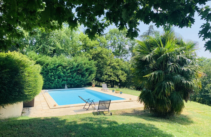Exceptionnel, centre de charbonnières les bains, belle propriété sur beau terrain avec vue — photo 2