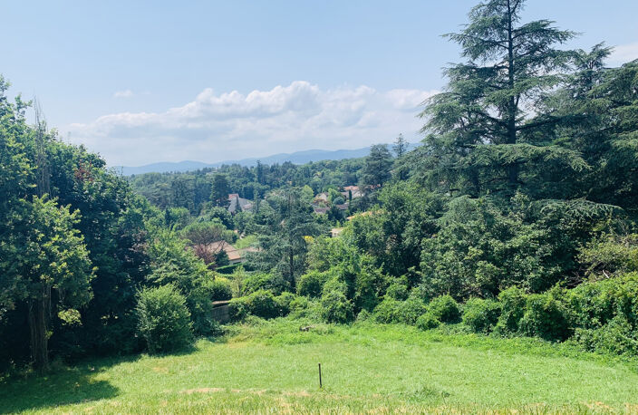 Exceptionnel, centre de charbonnières les bains, belle propriété sur beau terrain avec vue — photo 3