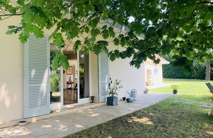 Exceptionnel, centre de charbonnières les bains, belle propriété sur beau terrain avec vue — photo 5