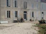 Bel ensemble immobilier, avec Majestueuse maison de Maitre et ses nombreuses dépendances. — photo 2