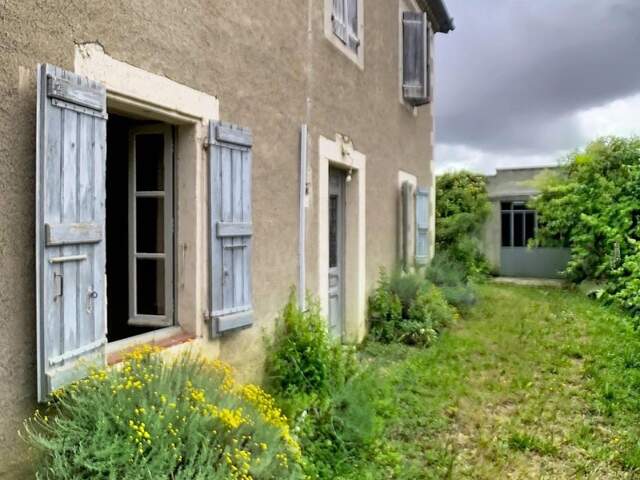 Maison ancienne en pierre avec jardin et dependances — photo du bien