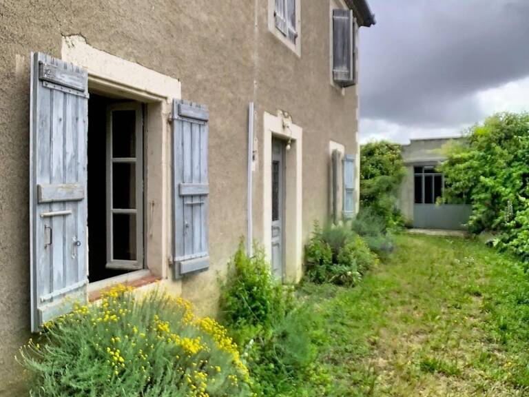 Maison ancienne en pierre avec jardin et dependances — photo 1