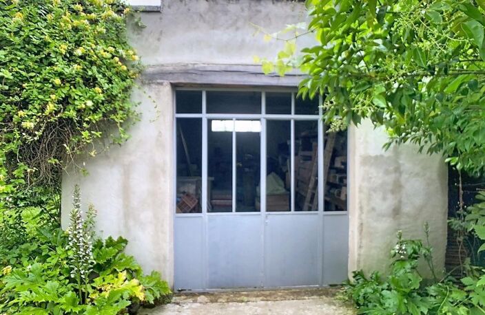 Maison ancienne en pierre avec jardin et dependances — photo 2