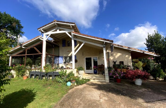 Maison avec piscine et 4 chambres et 1 bureau — photo 2