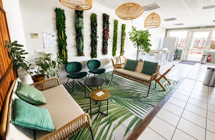 MANOSQUE  LE GALAXY  PLATEAU DE BUREAUX / CENTRE DE FORMATION AVEC TERRASSE ROOFTOP — photo 3