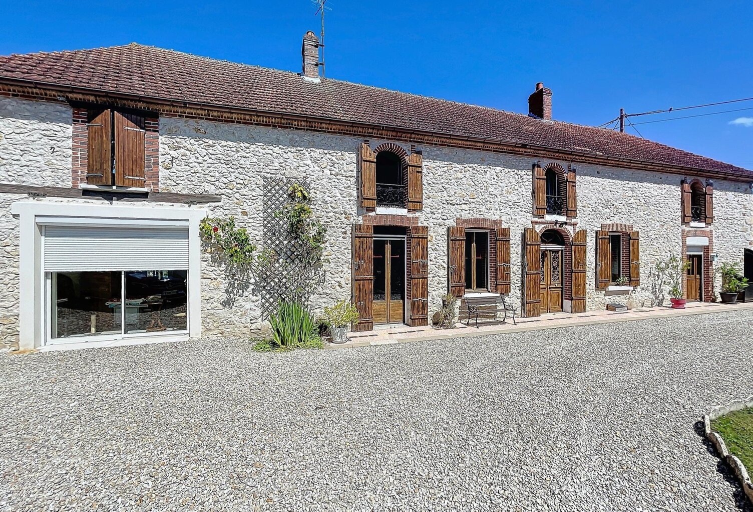 Longère de plus de 300 m² habitable, entièrement restaurée — photo 1