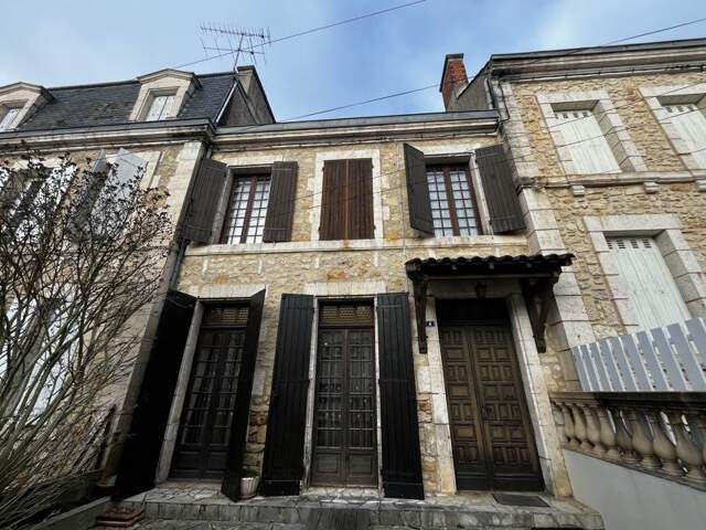Maison de ville de 6 pièces principales — photo du bien