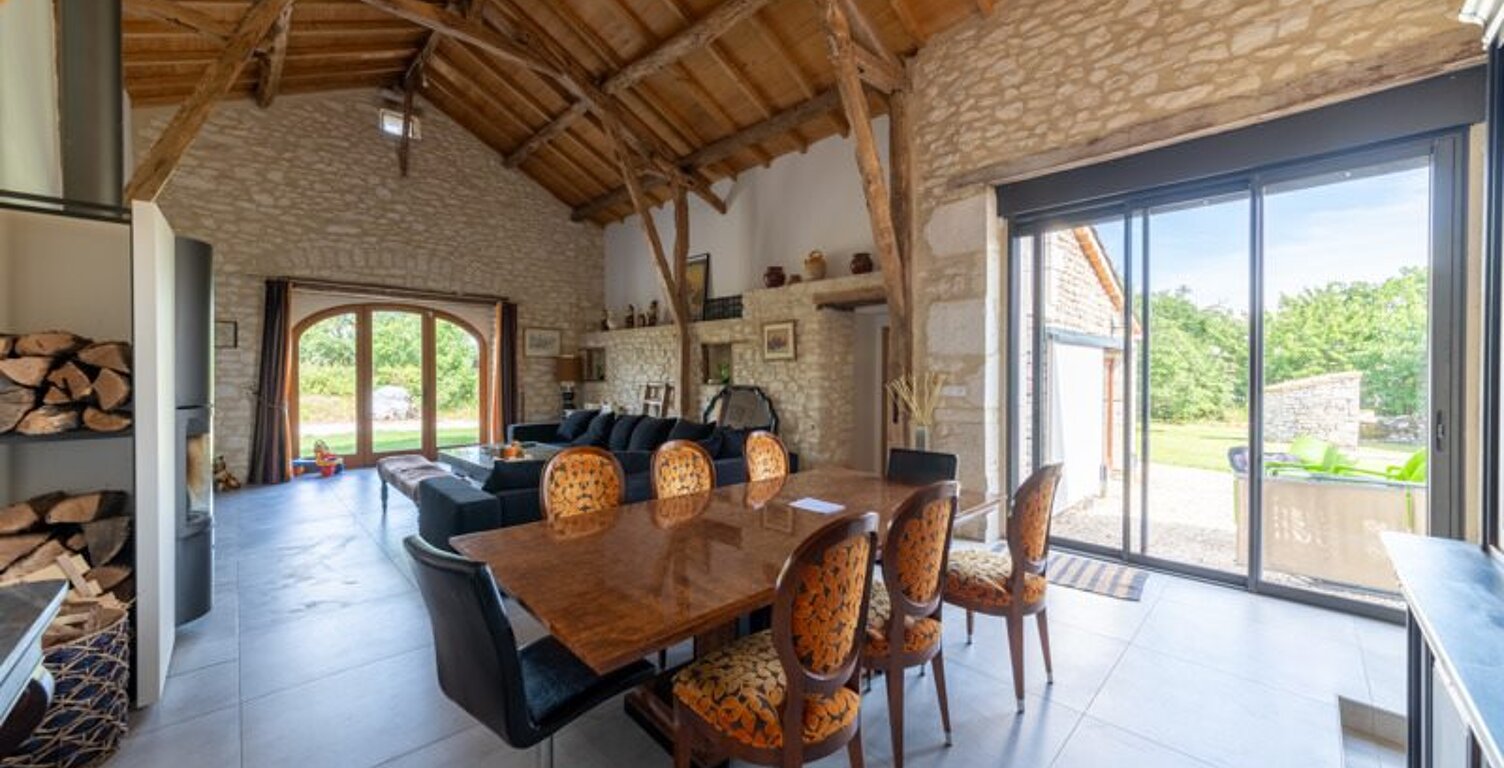 Maison en pierre de 5 pièces principales — photo 1