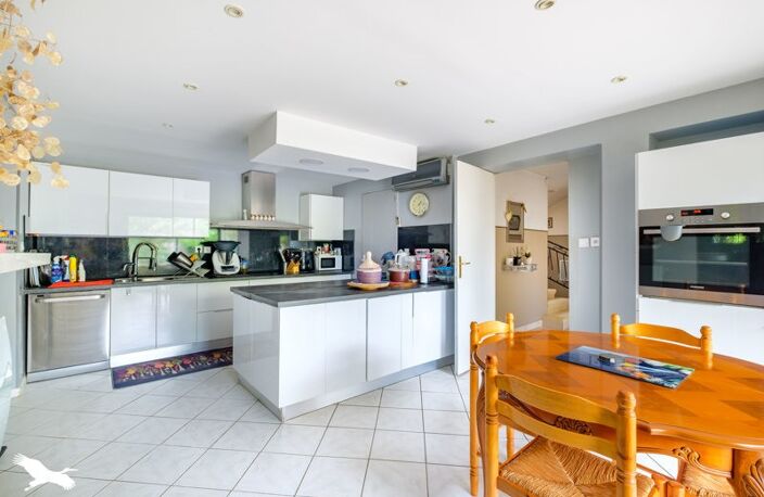 Vente maison 6 pièces 190 m² Mions (69780) — photo 4