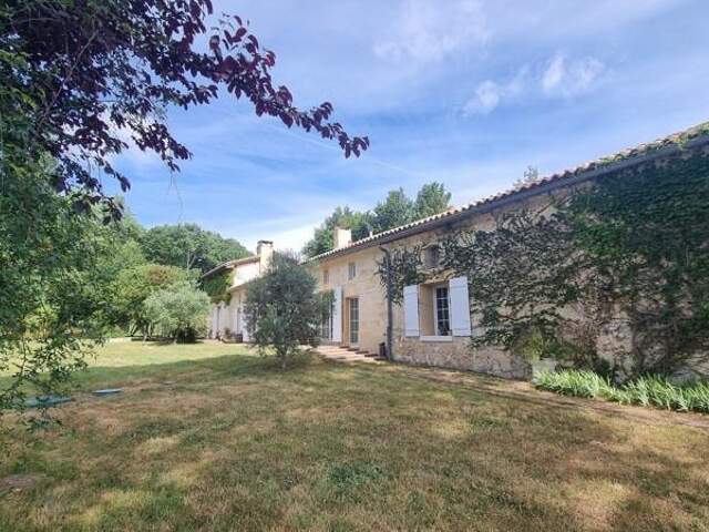 Maison en pierre de 5 pièces principales — photo du bien