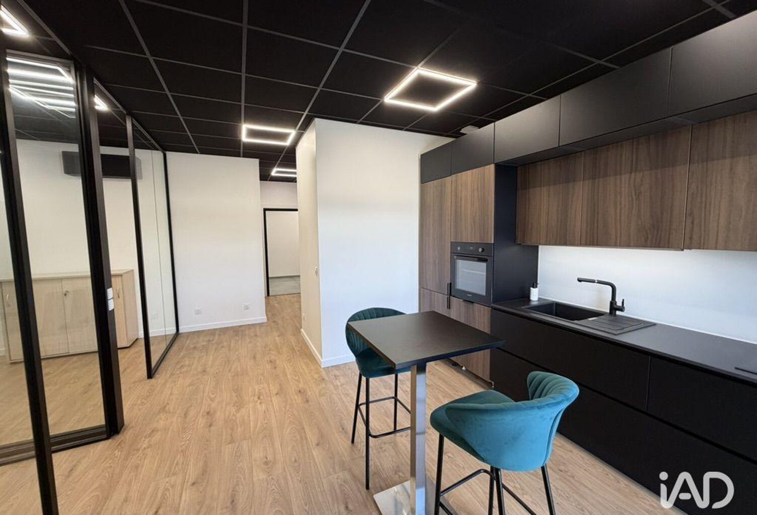 Location Local d'activités 650 m&sup2; — photo 1