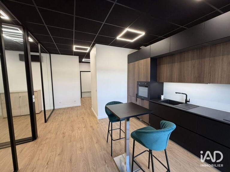 Location Local d'activités 650 m&sup2; — photo 1