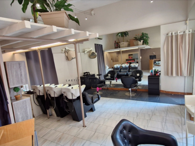 Vente Esthétique, Coiffure 40 m&sup2; — photo du bien