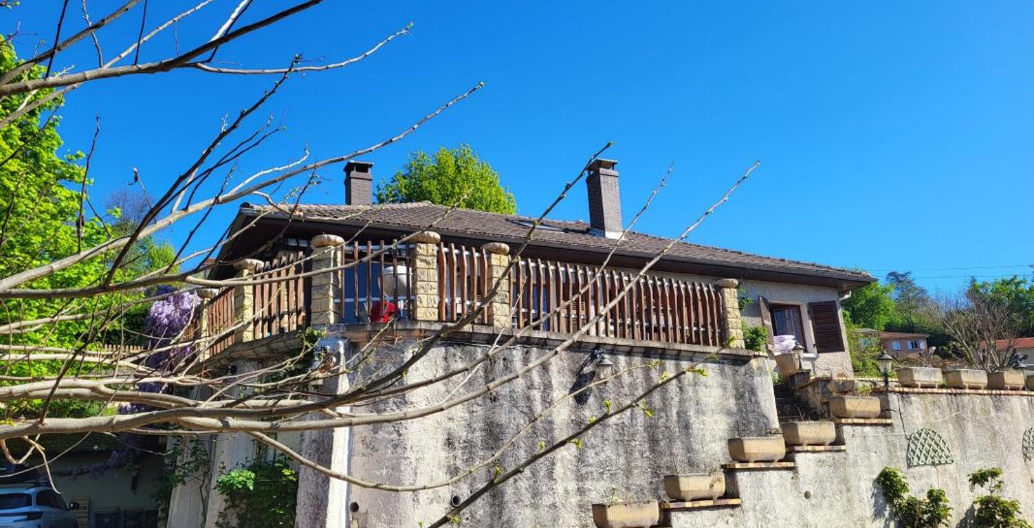 TRÉVOUX – SUR LES HAUTEURS, MAISON AVEC VUE DÉGAGÉE ET FORT POTENTIEL — photo 1