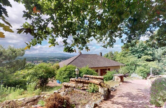 TRÉVOUX – SUR LES HAUTEURS, MAISON AVEC VUE DÉGAGÉE ET FORT POTENTIEL — photo 4