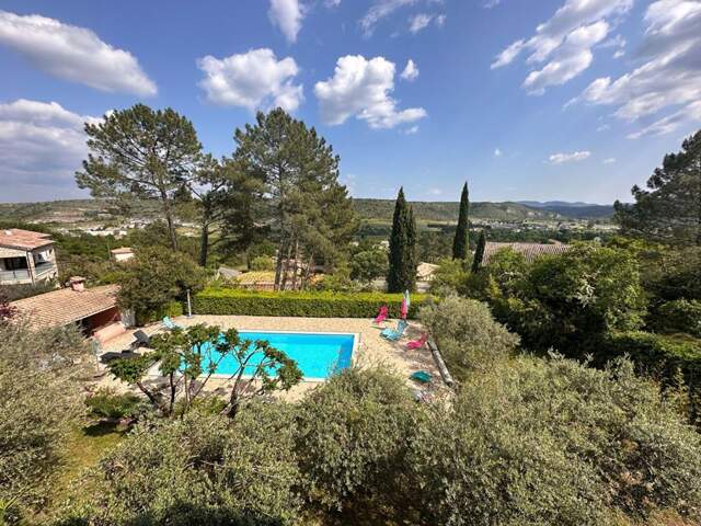 Maison avec deux gites et piscine — photo du bien