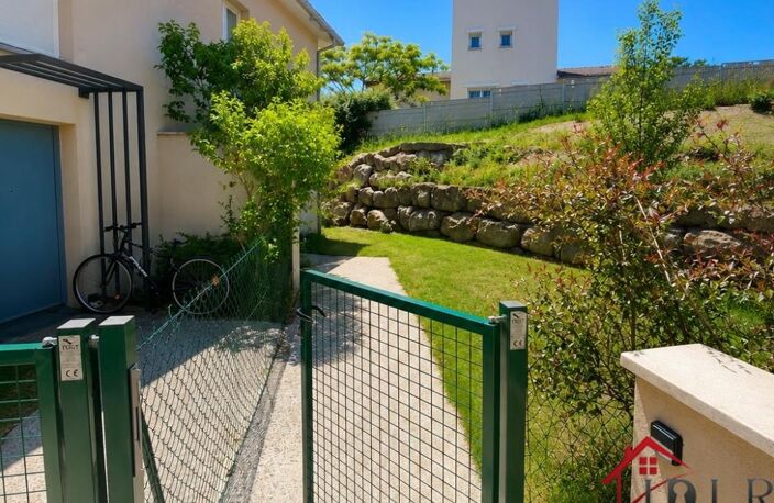 Superbe T3 en duplex lumineux, terrasse sans vis à vis, jard — photo 2
