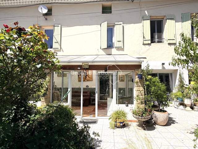 COURTHEZON - MAS DE 225 M² EN CAMPAGNE — photo du bien