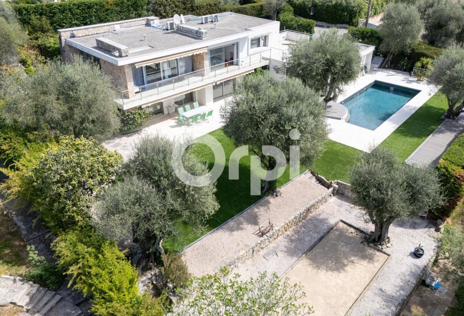 VILLA AVEC PISCINE — DOMAINE PRESTIGIEUX ET RECHERCHÉ VALBONNE — photo 1