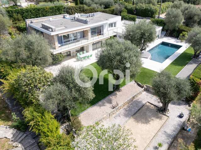 VILLA AVEC PISCINE — DOMAINE PRESTIGIEUX ET RECHERCHÉ VALBONNE — photo du bien