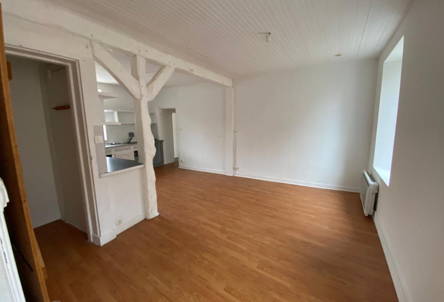 Plouarzel - Immeuble de trois locaux commerciaux et de trois appartements loués — photo 1