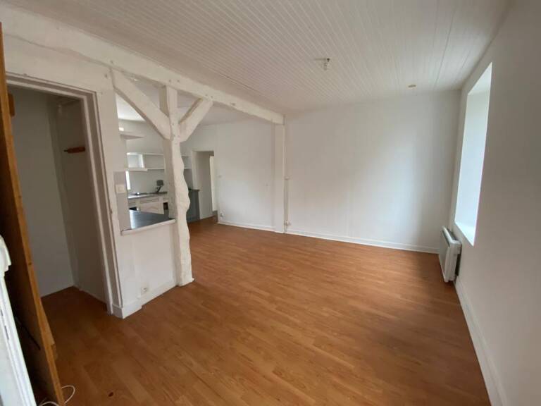 Plouarzel - Immeuble de trois locaux commerciaux et de trois appartements loués — photo 1
