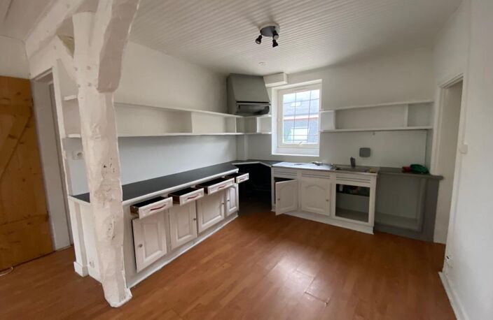 Plouarzel - Immeuble de trois locaux commerciaux et de trois appartements loués — photo 2