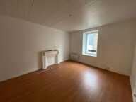 Plouarzel - Immeuble de trois locaux commerciaux et de trois appartements loués — photo 4
